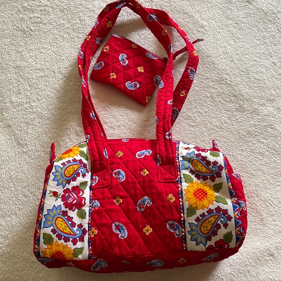 Brand New Quilted Barrel Tote with matching coin bag. - Picture 1 of 7